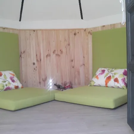 Los Chozos De Gredos Campsite Bohoyo
